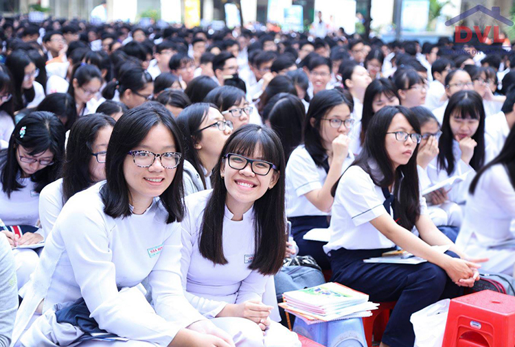 van lang 2017 tuyen sinh nganh luat kinh te gia dinh