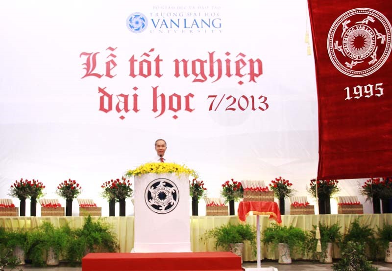 DH van lang cac em mai la cuu sinh vien 01