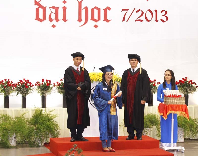 DH van lang cac em mai la cuu sinh vien 03