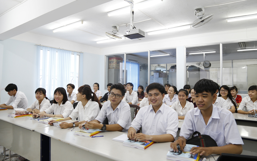 DH van lang sn trung tuyen nvbs nhap hoc 01