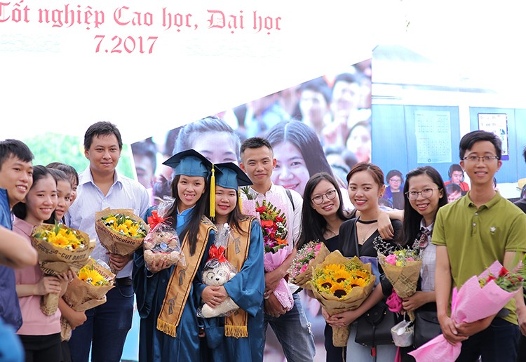 DH van lang tot nghiep la su khoi dau 07