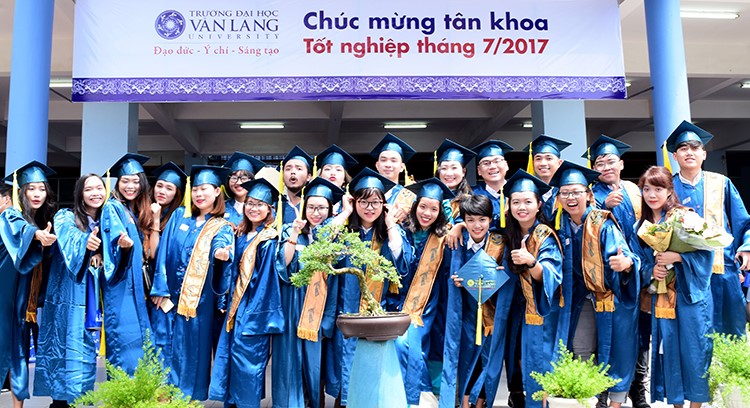 DH van lang tot nghiep la su khoi dau 10