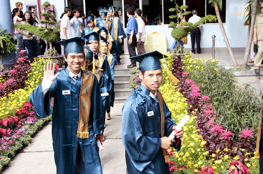 DH van lang huong den ngay trong dai 02