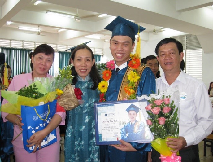 DH van lang le tot nghiep thang 7 2013 02