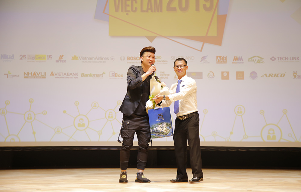 dh van lang ngay hoi viec lam f